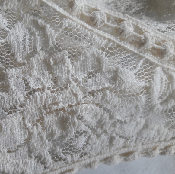 Cream and Lace Floral Tank Top - Picture 9 of 11